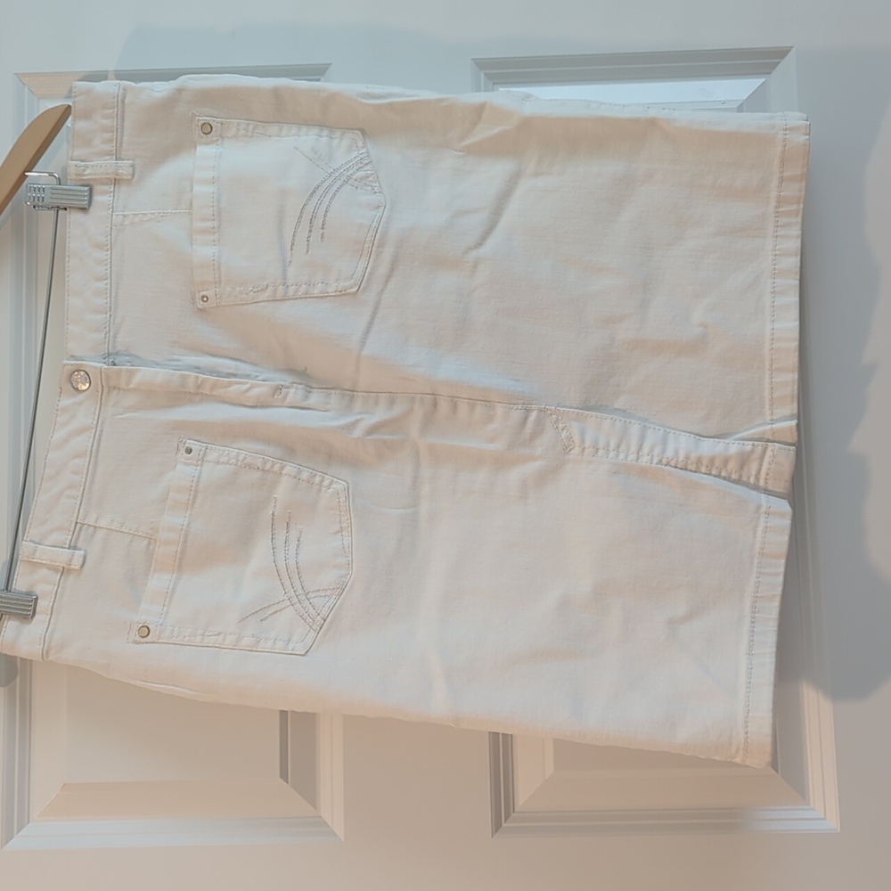 Classic White Denim Skirt W18 L22 EUC